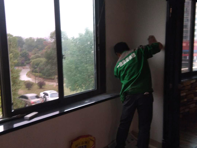 東莞墻面怎么裝修省錢，東莞墻面開裂維修注意事項