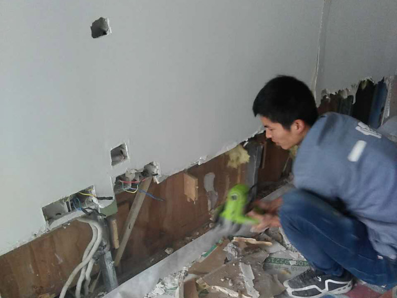 北京屋頂漏水維修反復(fù)滲漏原因，北京屋頂漏水怎么處理