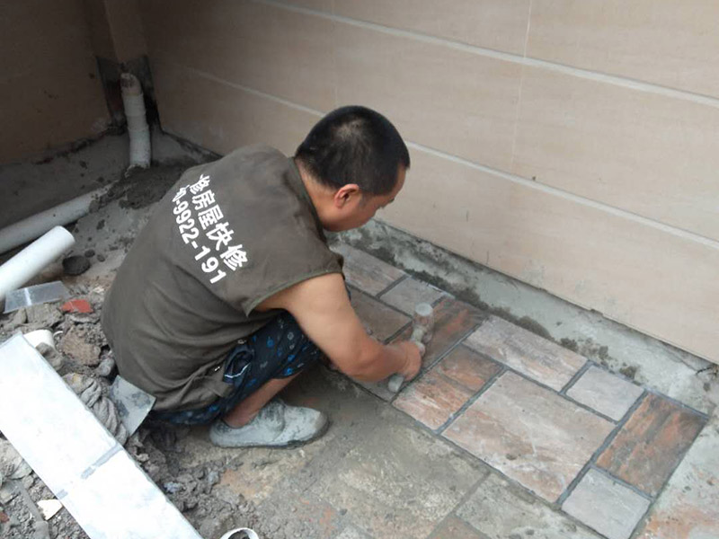瓷磚裂縫是如何造成的，需要衛(wèi)生間瓷磚裂縫修復(fù)怎么找人
