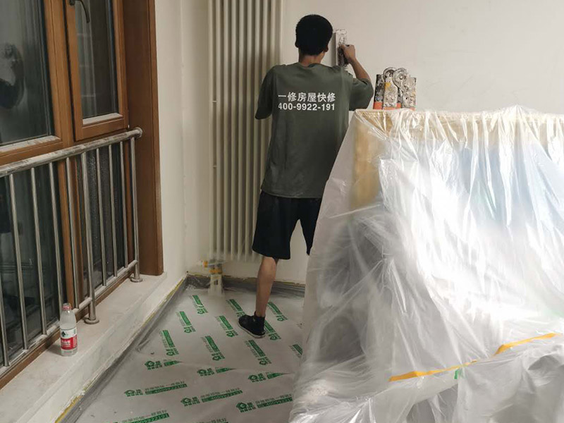 墻面大面積掉皮該怎么修補(bǔ)，南京裝修公司的師傅都這樣做