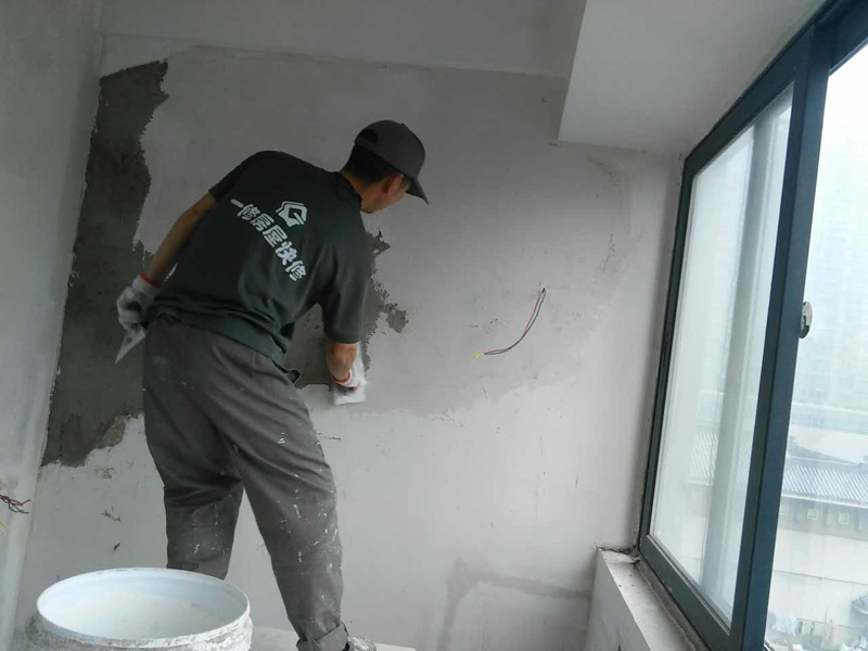 一修墻面開裂、鋪實(shí)木地板、斷路器維修