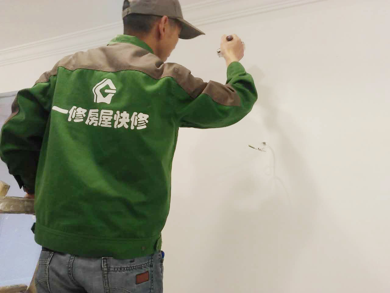 刷墻刮膩?zhàn)右c(diǎn)分享，一修告訴你怎樣刮
