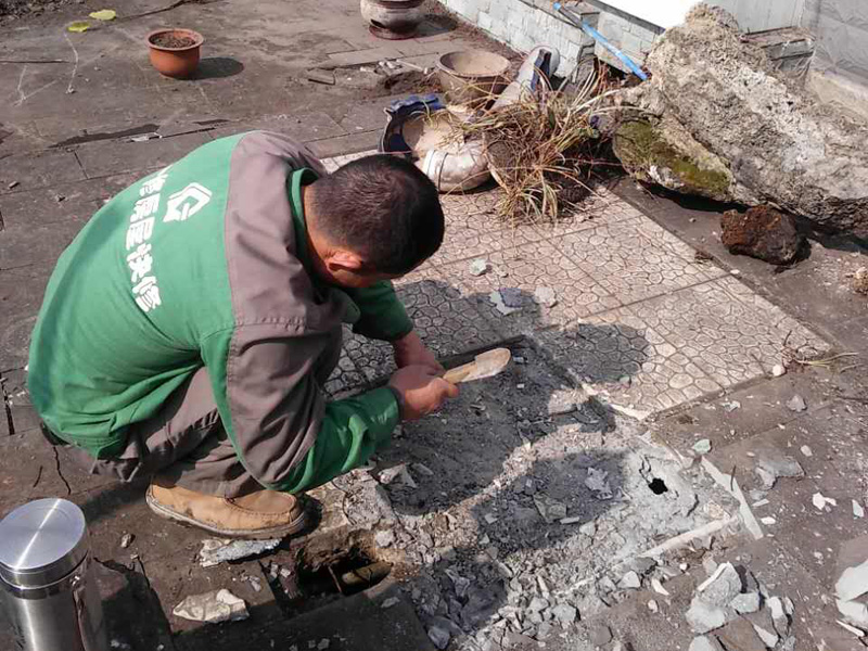 長沙房頂漏水可以自己修補嗎，長沙房頂
