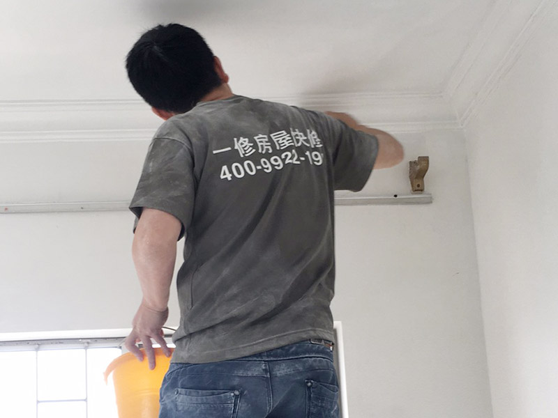 內(nèi)墻面底部滲水怎么辦？是什么原因?qū)е? style=