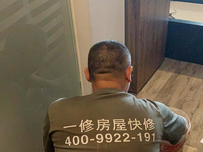 成都修水管的公司，哪家可以提供免砸磚