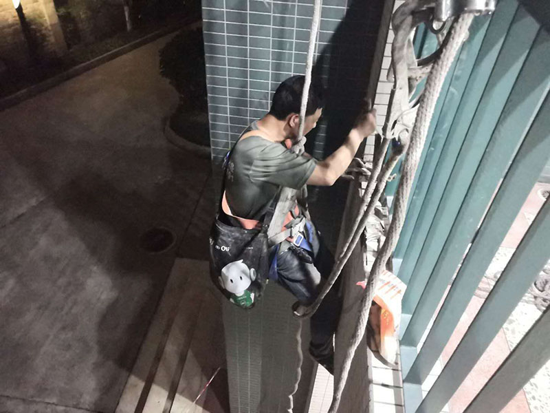 窗臺漏水用什么膠比較好？這種方法，誰